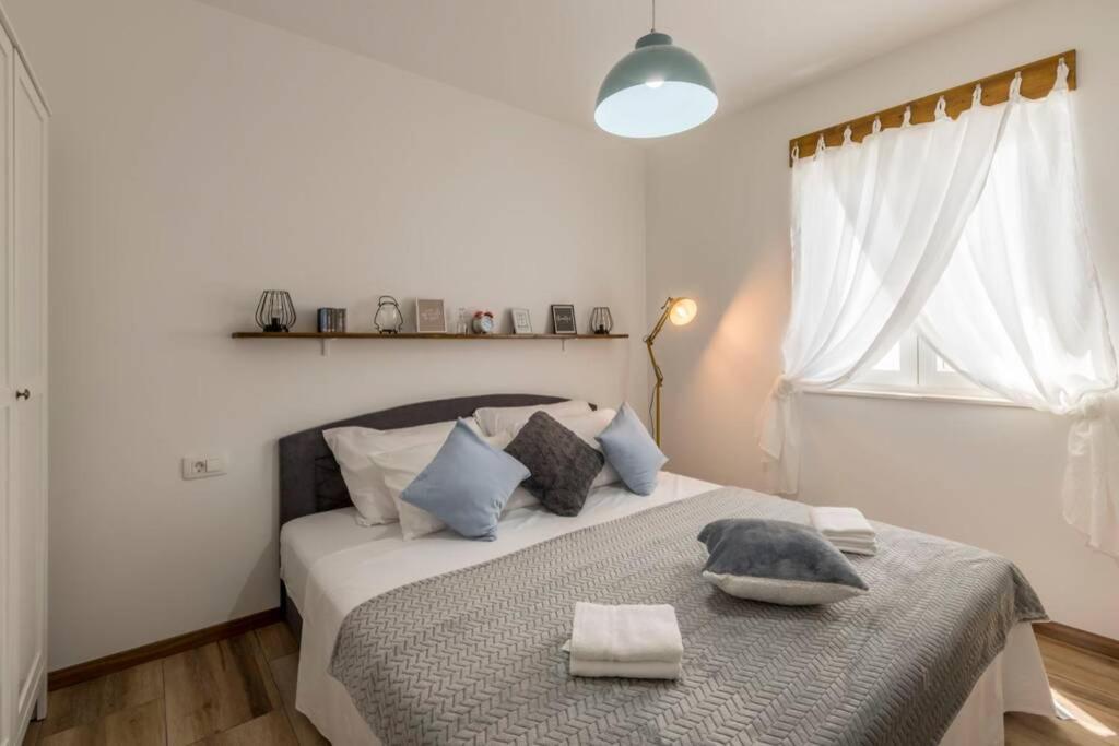 Apartment By Joe Trogir Buitenkant foto